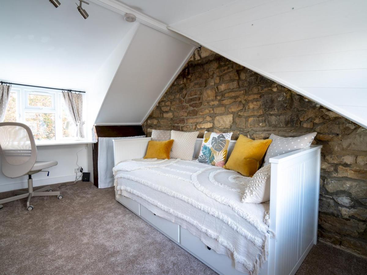 Quarry Cottage Courtyard Garden Pass The Keys Cirencester Exterior photo