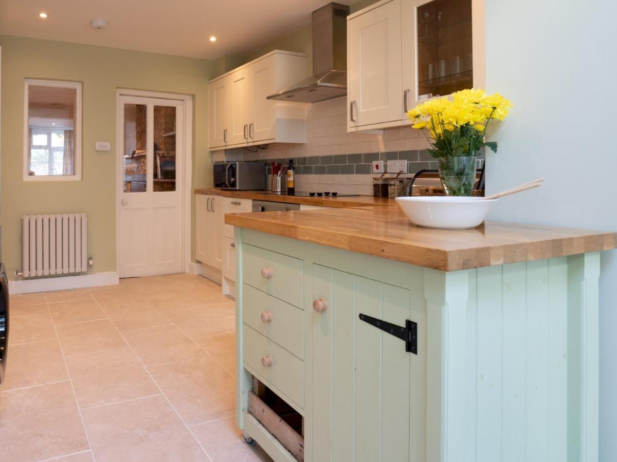 Quarry Cottage Courtyard Garden Pass The Keys Cirencester Exterior photo